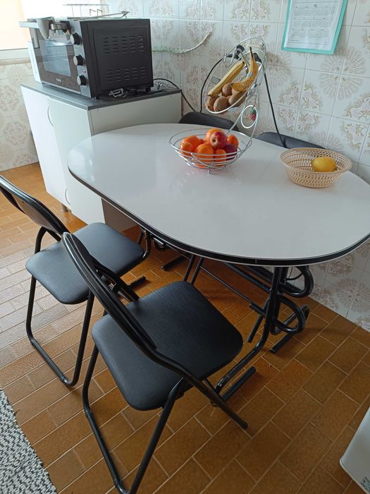 Mesa e Cadeiras de Cozinha (Usado)