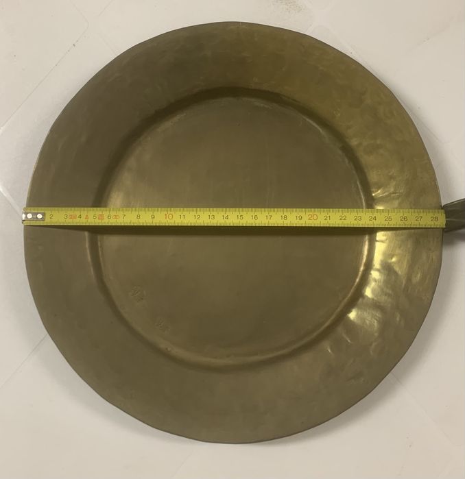 Prato dourado decorativo em latão