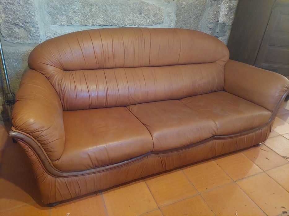 Conjunto de sofás em pele
