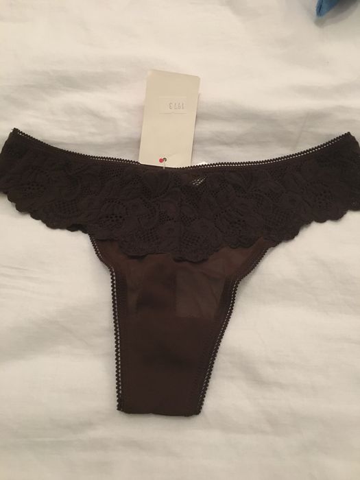 Stringi nowe z metką