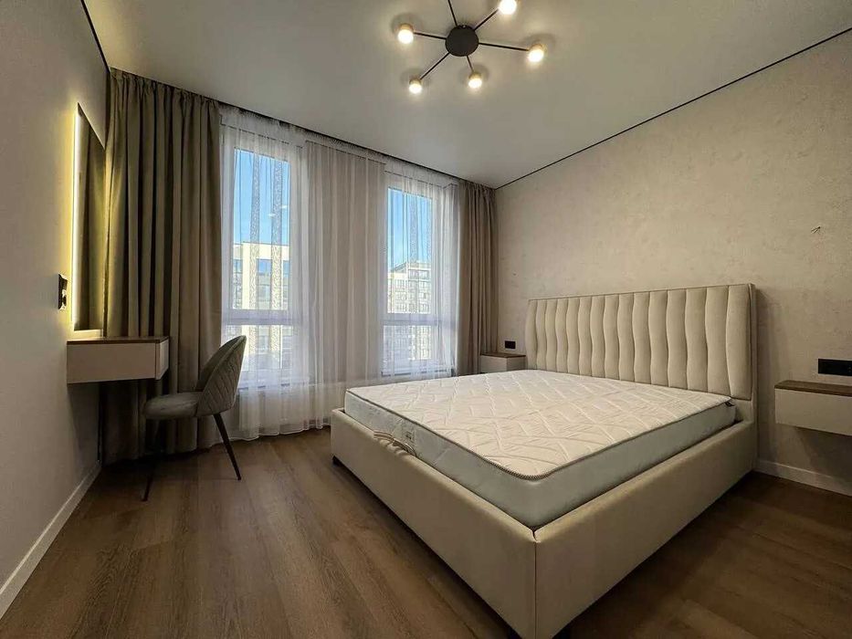 Продам! Двокімнатна з кухнею-вітальнею та великим балконом Біля річки!