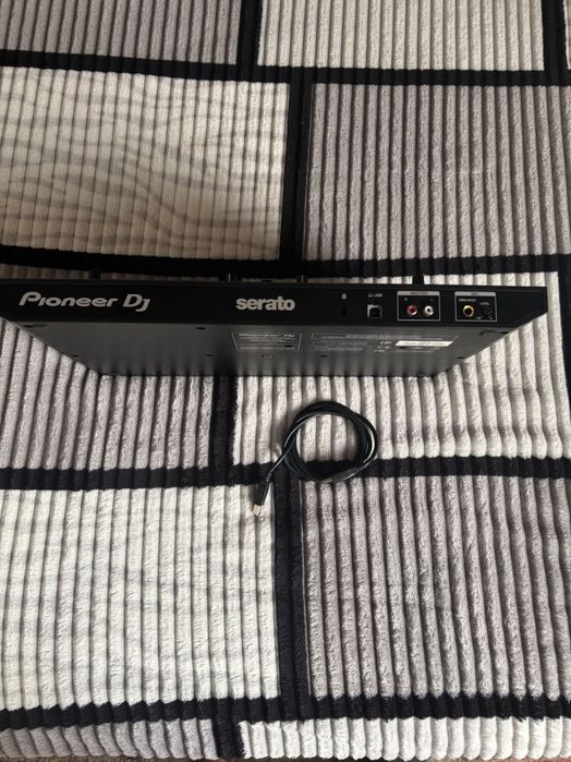 Vende se mesa de dj