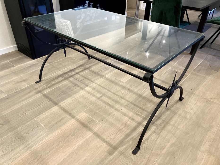 Mesa de vidro em ferro forjado