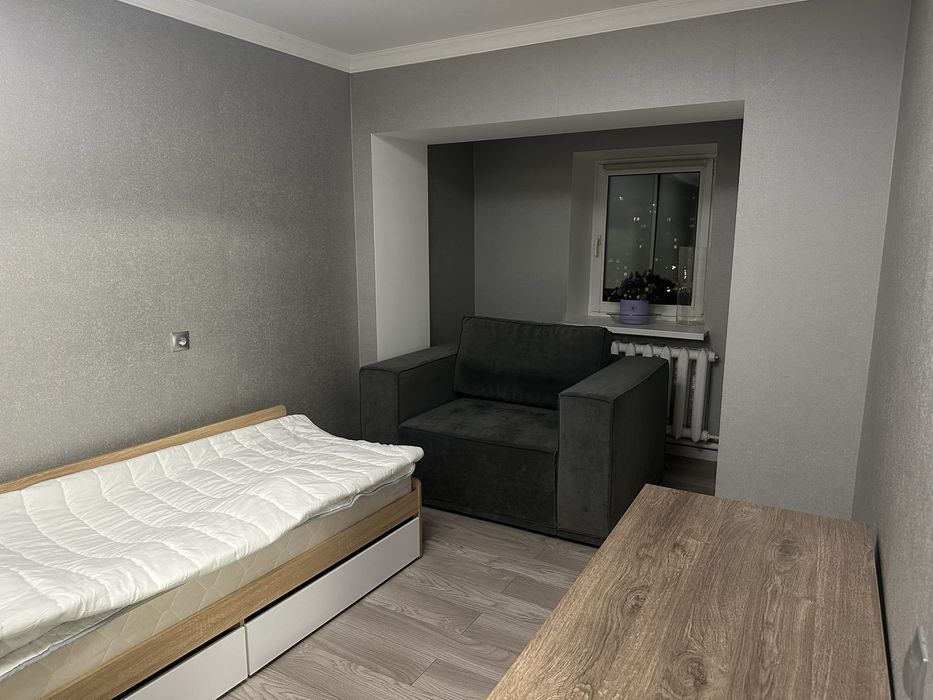 Оренда 3к квартири на вул. Ахматової 5