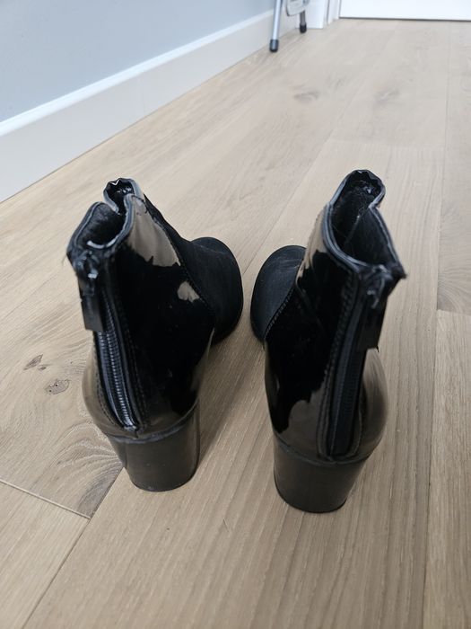 Zamszowe czarne botki  39