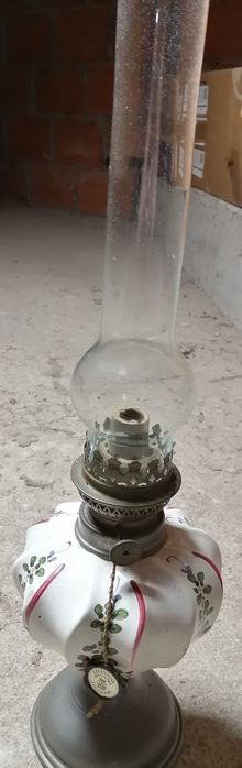 Suporte para vela em forma de lamparina