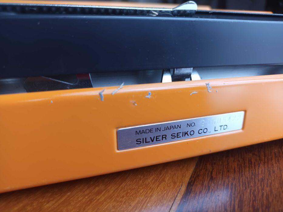 Máquina de escrever Silver-Reed Seiko 200