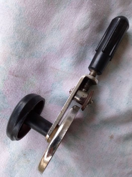 Закаточний ключ для слоїків консервація