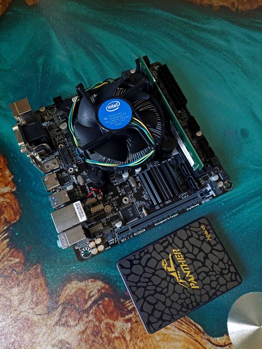Комплект ITX Gigabyte H110N / Pentium G4560 / 4GB DDR4 / SSD 120GB