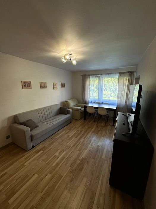 Kawalerka 26 m² z osobną kuchnią i piwnicą – os. Przyjaźni