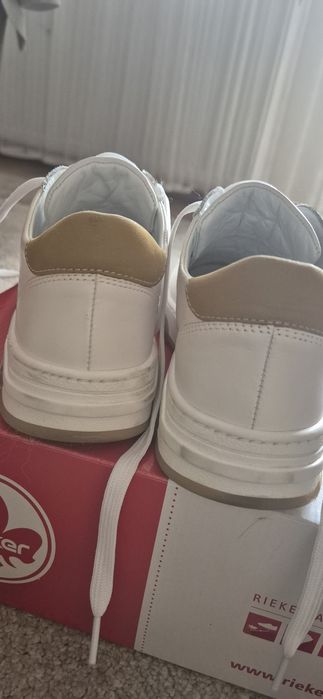 Damskie sneakersy skórzane rozm.39