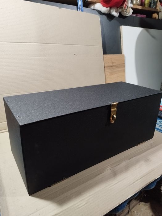 Ящики,скриньки під лавки,хрести,надгробки.