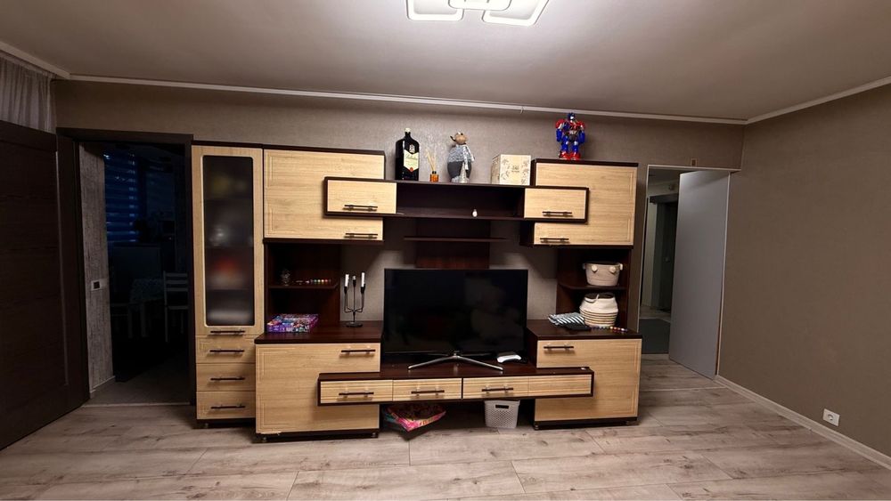 Стінка в гостинну