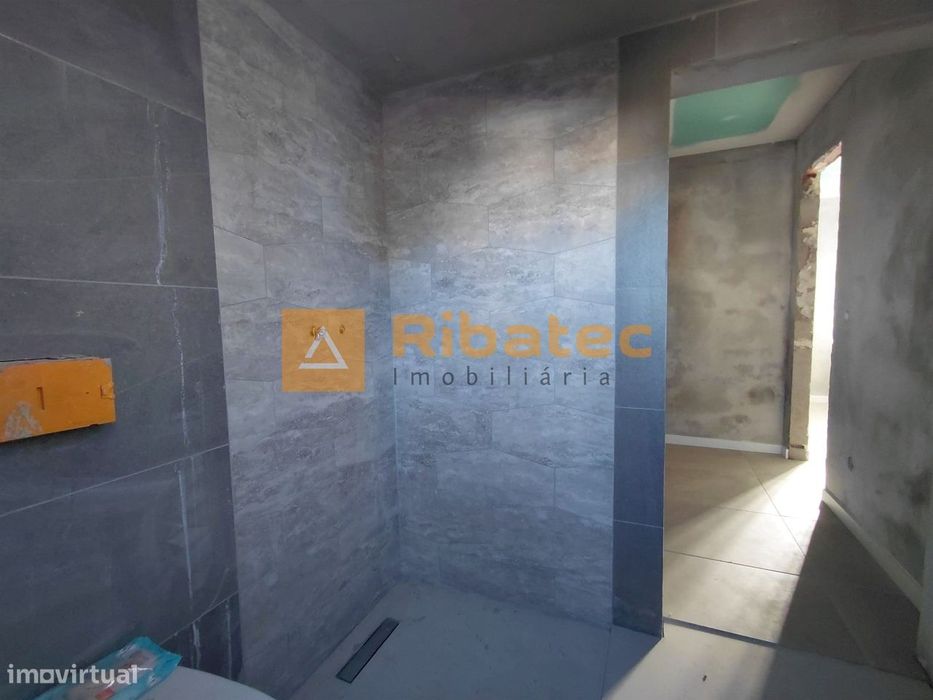 Moradia T2 remodelada com terreno na Fajarda