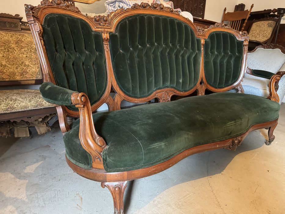 Sofa w stylu ludwikowskim