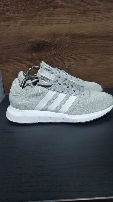 Кросівки кроссовки SWIFT RUN X 41