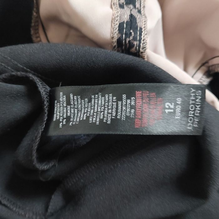 Śliczna ołówkowa sukienka koktailowa