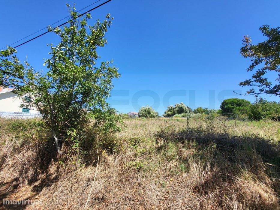 Lote de terreno para moradia geminada - Santa Joana