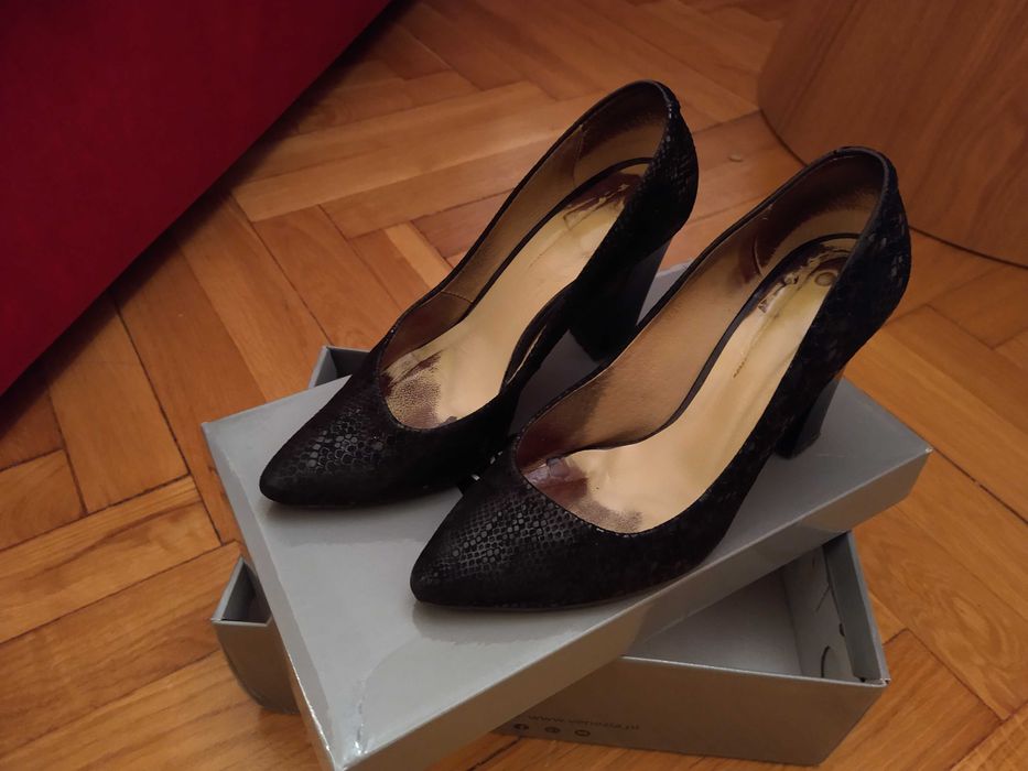 Buty w rozmiarze 37