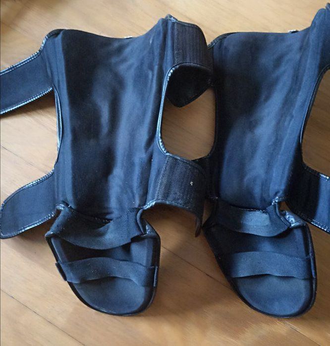 Caneleiras TWINS em pele