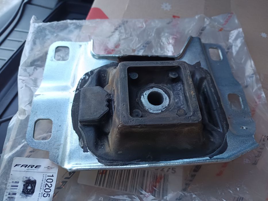 Продам нову подушку мотора ford focus 2 2009 року