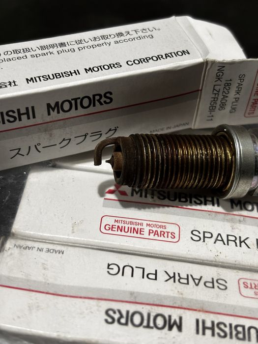 Свічі запалювання оригінальні для мітсубісі 1.6 бендзин
