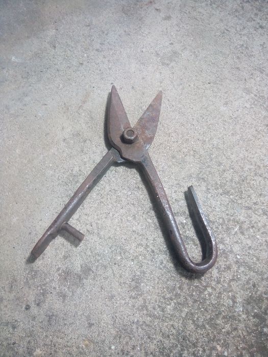 Tesoura  e outra ferramenta para chapa, lataria!