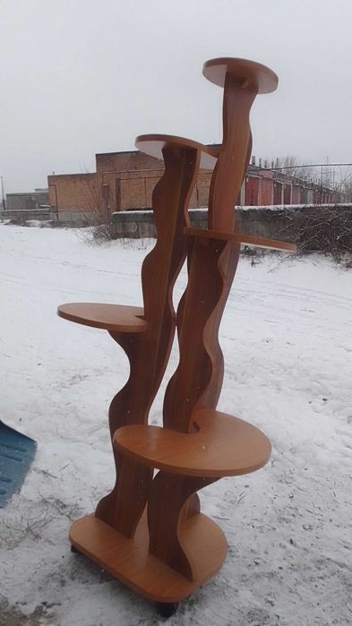 Полка напольная для цветов и т.д.