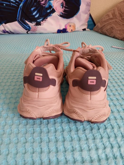 Кроссовки на девочку