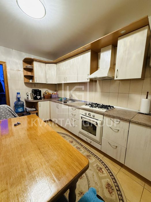 ПРОДАЖ З кімнатна квартира в центрі міста З ремонтом