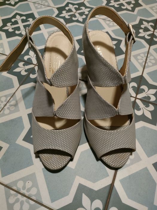 Buty damskie sandały na obcasie Krzyś But