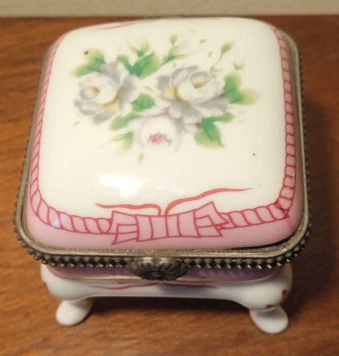 Pequeno Guarda Joias em Porcelana