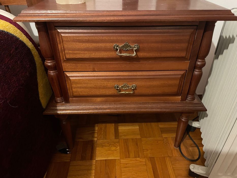 Cama de casal e quarto completo