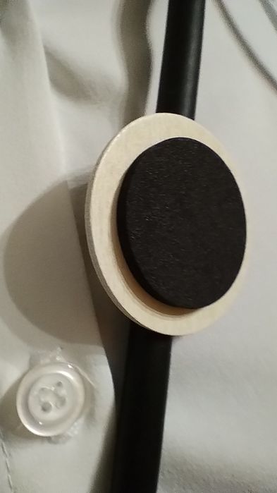 Długi naszyjnik minimalistyczny nowoczesny