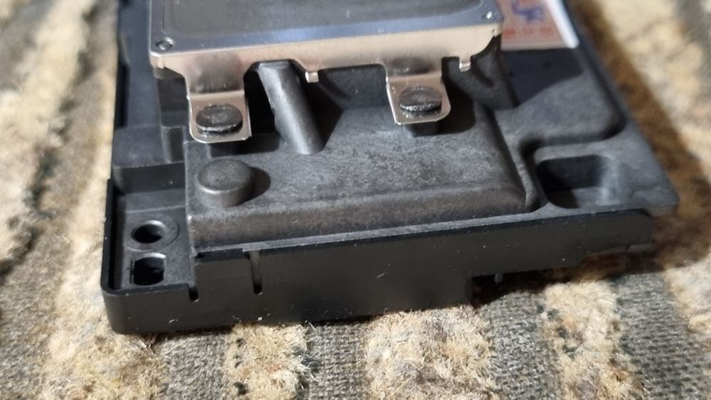 Печатающая головка print head  F190000  Epson WF7010-7510