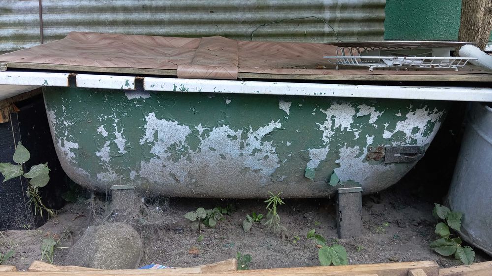 Stara wanna na deszczówkę