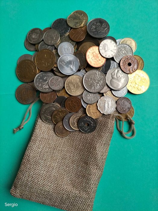 100 moedas diferentes de 40 países. Лот 28