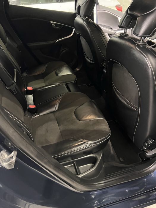 Volvo V40 D2 R Design 1.6 diesel Reservado