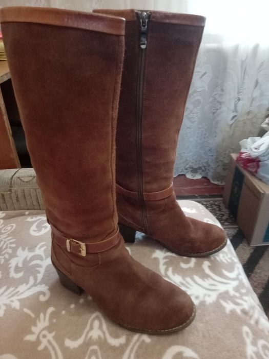 Зимние натуральние женские сапожки 38размера.