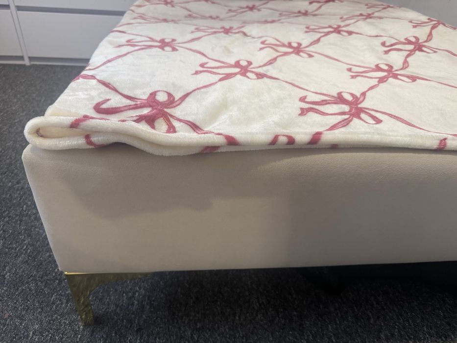 Łóżko glamour dla dziewczynki