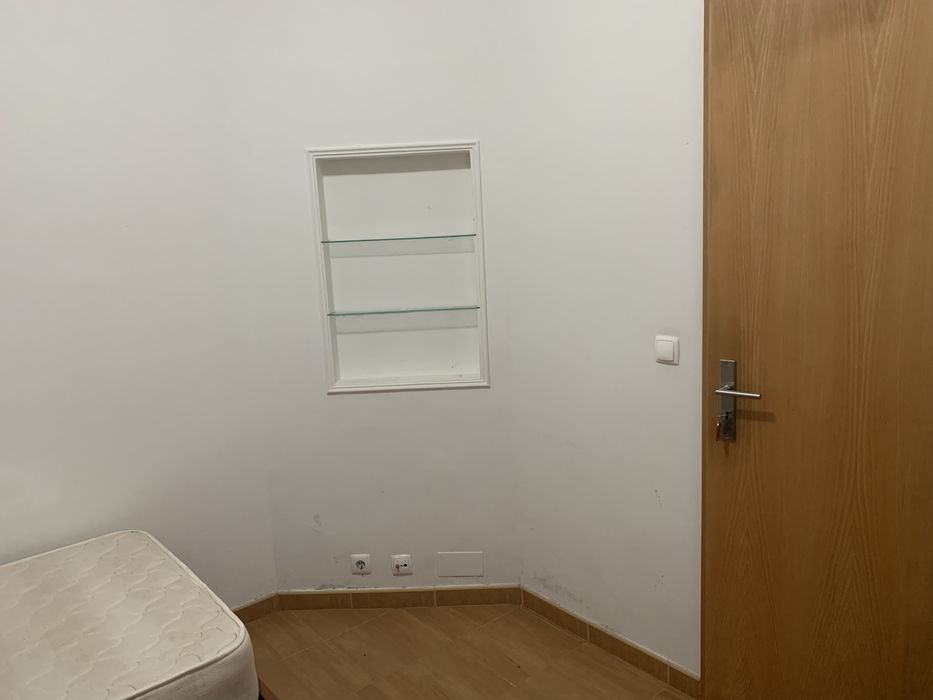 Quarto na Encarnação perto Metro