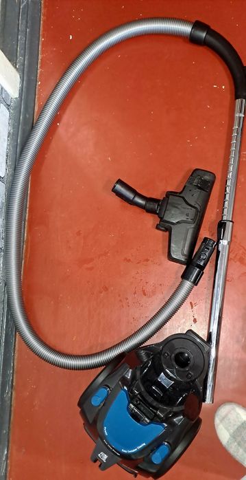 Пилесос Bosch 700w