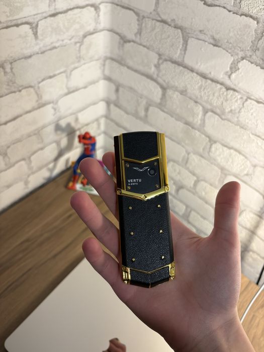 Vertu Signature муляж
