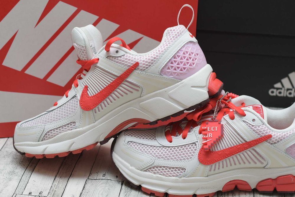 Оригінал! Жіночі кросівки кроссовки Nike Zoom Vomero 5 BG HV5171-121