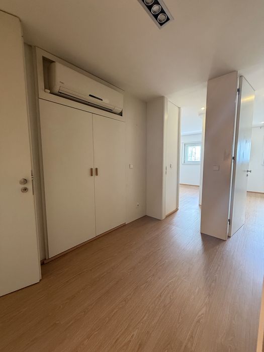 Apartamento T4 3 wc , 1 suite
