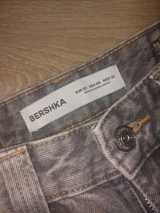 Сірі джинси Bershka, розмір 32 - майже нові, оригінал.