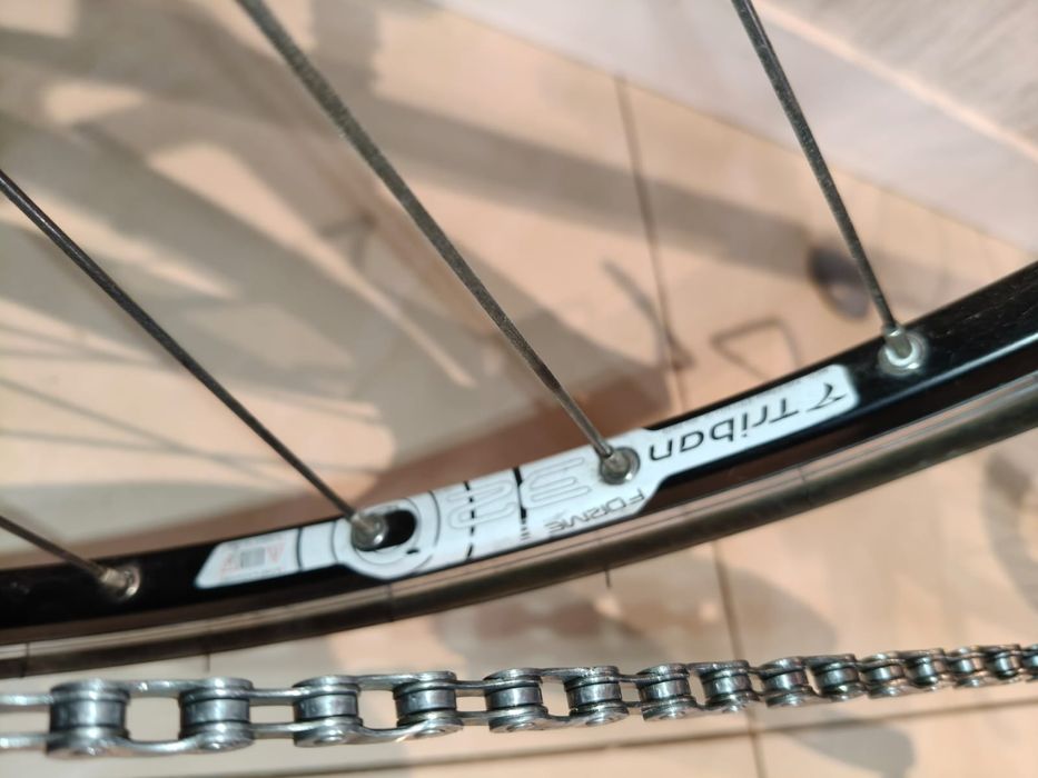 Rower szosowy triban 3 z prostą kierownicą hybryda