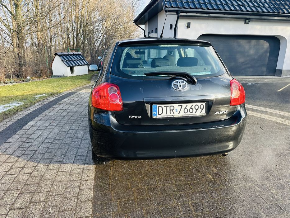 Toyota Auris 1.6benzyna automat 102tys km nowe opony opłaty 2027 klima