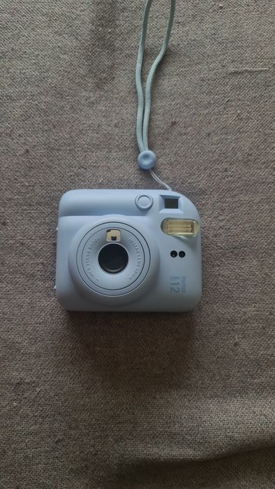 Instax mini 12 como nova