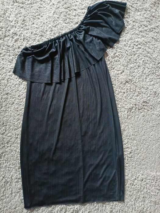 Sukienka na jedno ramię Reserved S